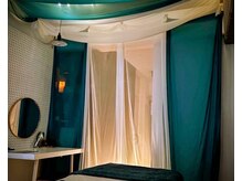 蒼のゆらぎ 徳島の雰囲気（店名通りの「蒼」に包まれる幻想空間。心身を深い休息へ導く。）