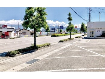 フィーネ ヴァレンテ アルプス通り店/☆16台完備!とめやすい駐車場☆