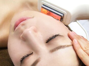 アリス 心斎橋店(alice)の写真/［シミケア×光フェイシャル￥5500～］シミケア10分当て放題に光フェイシャル全顔付!たるみケアも同時に!