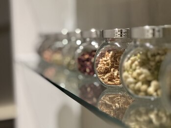 ウルスチーム アンド ビューティー(uruSteam & beauty)/国産の天然ハーブと天然よもぎ