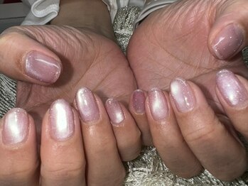 ネイルサロン シェリ(NAIL SALON Cheri)の写真/【enoiフラッシュマグネット】光を集めて指先の存在感を格上げ。マグネットの中にほんのりフラッシュの輝き