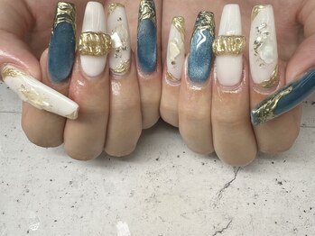 ハニービービー(Honey Bee Bee)/夏のぷっくりニュアンスネイル