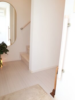 アナイス(Anais)/2階へご案内いたします