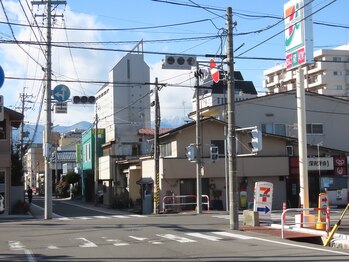 美しの森/本庄交差点を右折