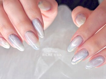 リッシュ トロワ(RICHE trois)の写真/パラジェル認定サロン★ぷるんと艶オフィスネイルで美しい手元へ。オーロラネイル、白グラデーションも対応