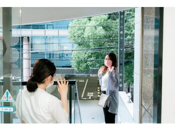 ポーラ ザ ビューティ 烏丸蛸薬師店(POLA THE BEAUTY)/出入り口の様子