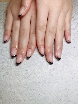 ラグネル(Luxnal)/ブラックフレンチネイル