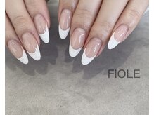 フィオル(FIOLE)/王道フレンチネイル