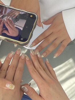 □ お友達とネイルサロンに