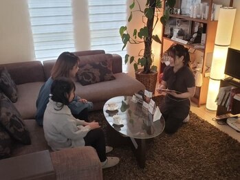 アドニス(ADONIS)の写真/【ママさんにおすすめ】「また生えた」を卒業！部分脱毛で賢くツルスベ肌へ。お子様と一緒に施術も◎