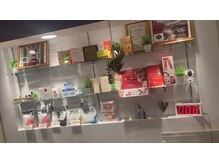 イーリバイブ 新宿東口店/商品棚のようす