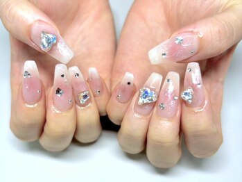 ルーシー 心斎橋(LUCY)の写真/シンプルからこだわりアートまで、圧倒的な技術×丁寧なケアでモチ抜群！【ワンホンチークネイル¥5700～】