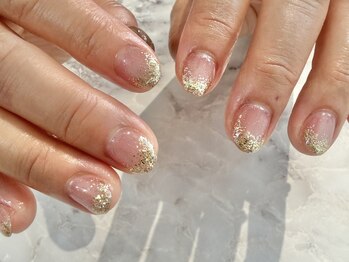 エマ(EMA)/マグネット×ラメグラで煌めきを