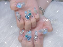 水色キラキラネイル