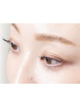 ナチュラル上品な目元にしたい