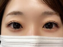 まぶたの厚みがある方、まつげが下向きの方も対応のロッドも◎
