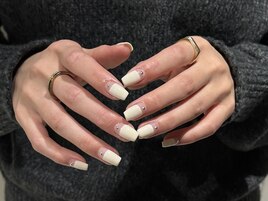 ミルキーホワイトに、余白