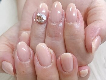 シンプルビジューネイル