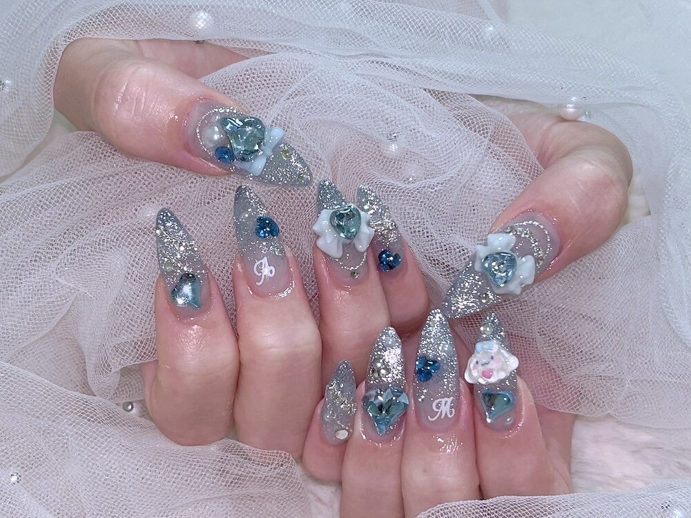 2026年冬トレンド】ブルー ハートのネイルデザイン集｜人気順