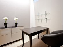 医療提携サロン プルメリア 久留米上津バイパス店(PLUMERIA)/待合スペース