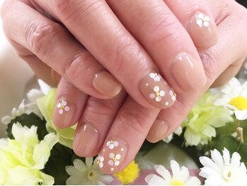 プルミエ ネイル(Premier Nail)/ヌーディカラーにホロのお花♪