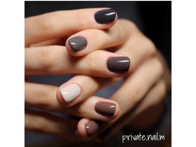 private nail M