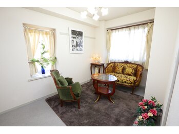 ヘルス＆ビューティークリニック　住美香（すみか）/白をベースの清潔感のあるお部屋