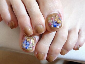 アミュリー ネイル アトリエ(Amury nail atelier)/押し花フットネイル♪キャメル
