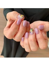 ヴィヴィアンビューティ ネイルアンドアイ Viviean Beauty Nail & Eye/上品ネイル