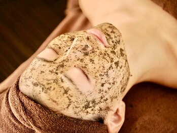 ジャスミン(JASMINE)の写真/【繰り返すシミ・シワに根本ケア】剥離しないハーブピーリングで艶肌ノーファンデ肌に♪