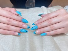 ナナネイル(Nana Nail)/ブルー×ドットリボンネイル