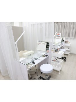 ネイル・アイメニューの同時施術が可能