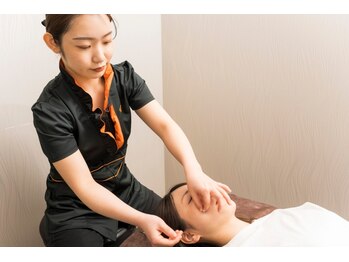 クマノミ美容鍼灸 新宿院(KUMANOMI美容鍼灸)/ ぐっとリフトUPし小顔が定着!