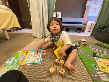 子育てママの整体サロン/施術中のお子様の様子