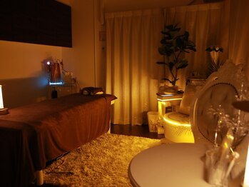 ティアラ(Tiara)の写真/≪完全個室≫女性がアッと驚くキラキラとしたラグジュアリーな雰囲気の店内◆