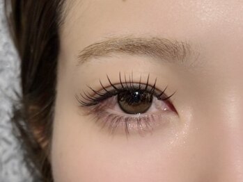 アンアイサロン(UNE)の写真/最新LEDマツエクで持続力UP！次世代マツエクフラットマットラッシュ/自然な立ち上がりのマツパがオススメ