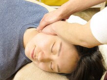 ドライヘッドスパは首肩頭、顎や耳までしっかり流してシュッと。