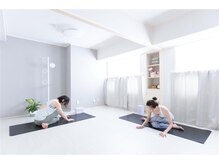 ナディヨガサロン(NADI YOGA SALON)/最大3名スタジオヨガレッスン