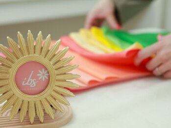 アイビーエス(ibs)の写真/2児ママの16タイプパーソナルカラー診断・フルメイクアドバイスで魅力を最大限に引き出すメニューも導入！