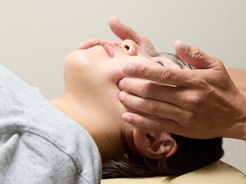 カイロプラクティック 難波中/顎関節調整【全身整体・肩こり】