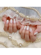 アイカ(Aika)/ホワイトオーロラパールネイル