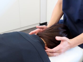 まどか整体 荒田店の写真/全身整体で姿勢を整えた後、ストレッチを行い肩の軽さを実感◎首・肩のコリを解消していきます！