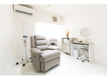 エリー(Ellie)/白やグレージュで明るい空間♪