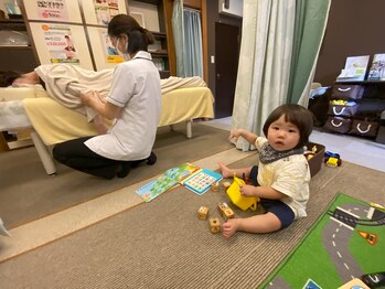 子育てママの整体サロン/施術中のお子様の様子