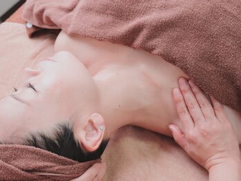 シャンタイン(SANTAI)の写真/<モンテセラピーフェイシャル¥7000>独自の手技でお顔の筋肉をほぐしリフトUP!頭蓋骨調整◎