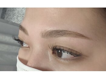 クルン(KURUN)/ハリウッドブロウリフト