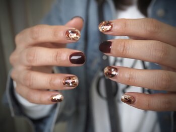 ヌクレオ(n‘ucleo)/ブラウンネイル/Hina