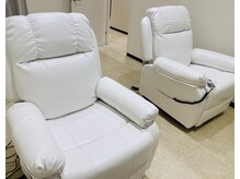 パリス デ スキン アリオ札幌店(Paris de skin)の雰囲気（まつ毛や眉毛のお部屋♪ふかふかソファーでのんびり寝れます☆）