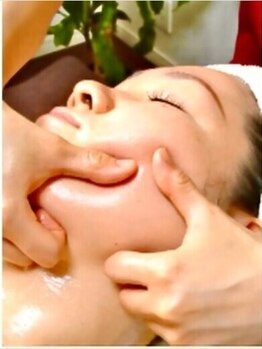 フォレスト 西新宿店の写真/【リンパマッサージ+小顔リンパフェイシャル 90分￥6900】小顔リンパで顔回りのもたつきをスッキリ解消☆