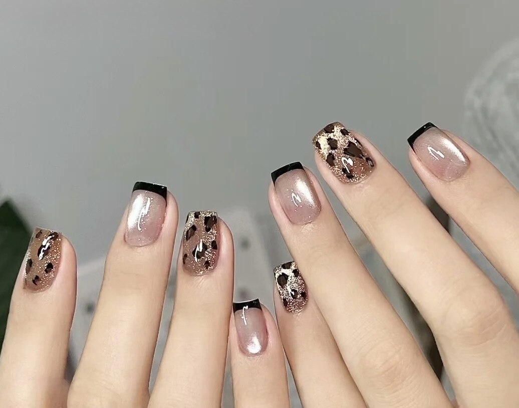 好きなデザイン2本から選べるネイルチップ